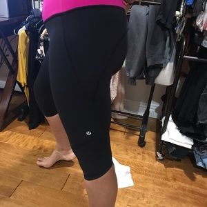 Black lululemon leggings with pink